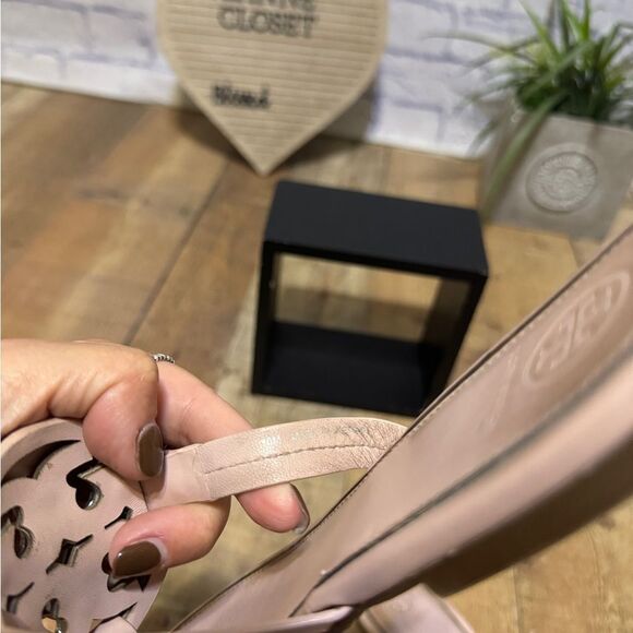 Tory Burch Miller pave Sandals shell pink
Size 10 - Picture 7 of 12